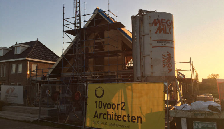 De dakplaten zitten er op bij LuDi Brunink Buitenveld Enschede!