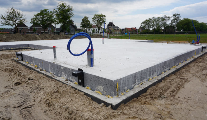 De banners van 10voor2 staan bij de bouw van het Kraakpand!