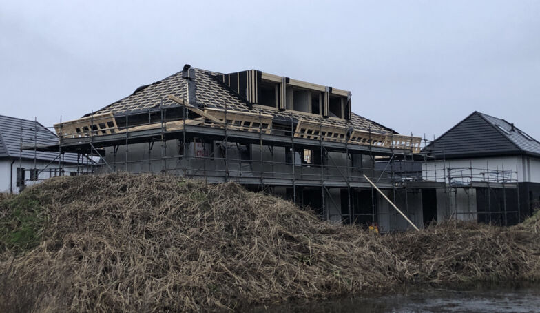 Het gaat nu hard bij de bouw op kavel 159 op Het Brunink Enschede!