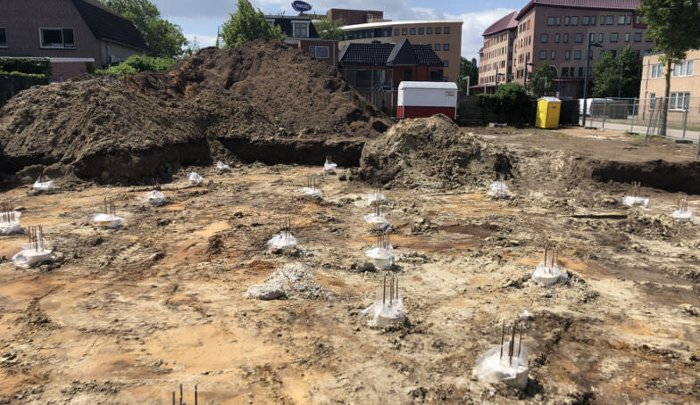 De banners staan bij de bouw op kavels 15 en 16 op De Melkhal Enschede!