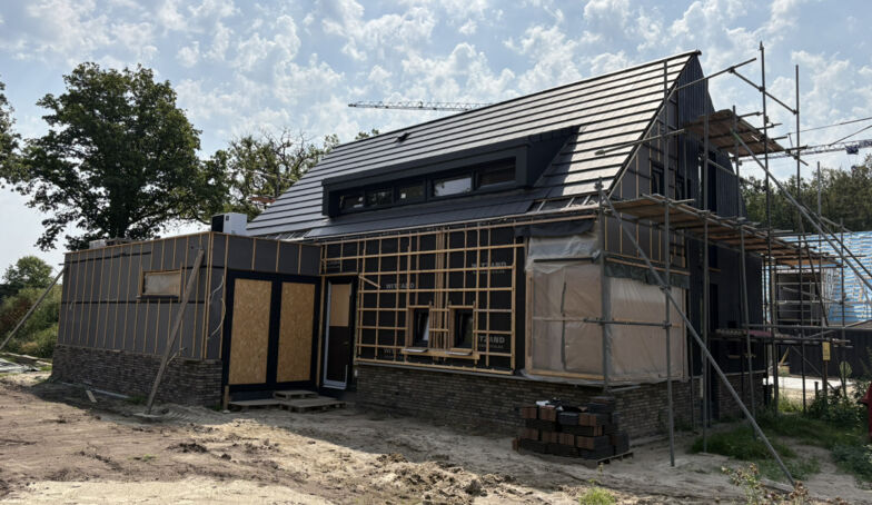 Weer wat nieuwe foto's van de bouw op Het Leuriks kavel 33!