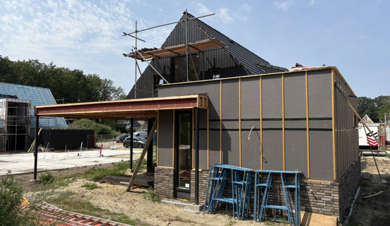 Weer wat nieuwe foto's van de bouw op Het Leuriks kavel 33!