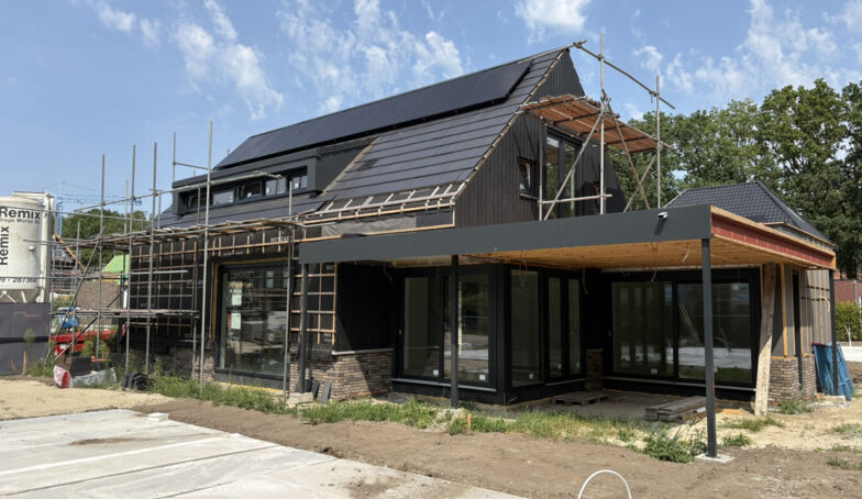 Weer wat nieuwe foto's van de bouw op Het Leuriks kavel 33!