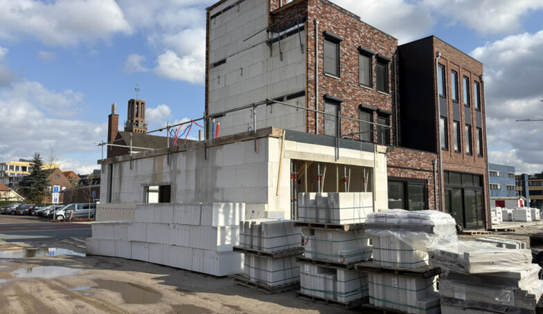 Nieuwe foto's van de bouwen EriMon, YvoR en Elstar op de Marskant Hengelo!