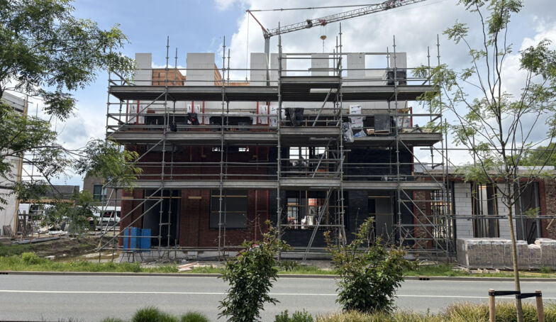 Het loopt mooi op de gezamenlijke bouwen EriMon, YvoR en Elstar op de Marskant Hengelo!